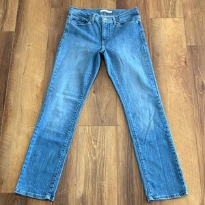 ❌SOLD❌ Levi's 314 Shaping womens size 29 euc